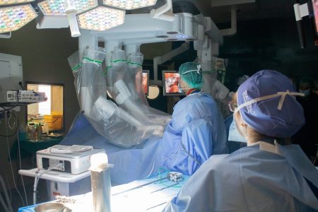 El RICOMS, sede del Primer congreso virtual que conecta a cirujanos de todo el mundo organizado por el Hospital Virgen del Rocío