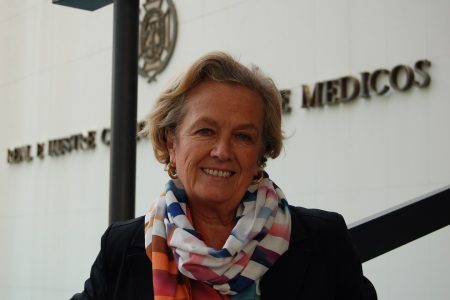 “No todos los pacientes con cáncer tienen el mismo riesgo y necesidad de vacunarse de inmediato”