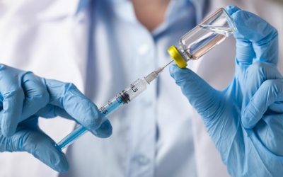 El Colegio de Médicos de Sevilla recuerda la importancia de la vacunación entre el personal sanitario como medida preventiva