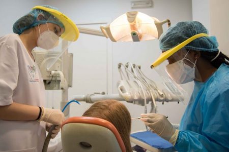 Colegiados entregados para que personas sin recursos también puedan lucir una sonrisa sana