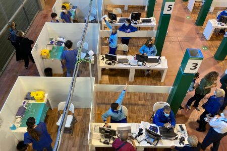 El SAS amplía la petición de cita para vacunarse contra COVID-19 a las personas de 57, 58 y 59 años
