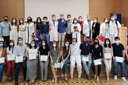El Hospital de Valme despide a los 50 residentes que han finalizado su formación en el área sur de Sevilla