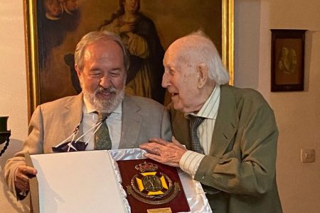 El Colegio de Médicos de Sevilla homenajea al Dr. Jacinto Maqueda, decano de los médicos hispalenses