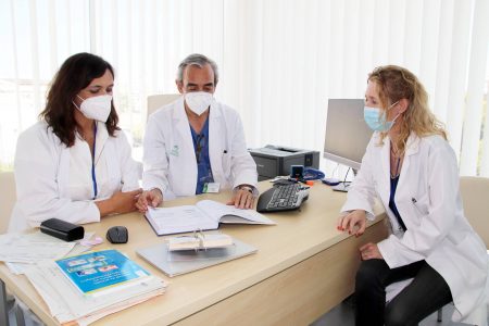 El servicio de teledermatología del Hospital Virgen Macarena identificó el año pasado 1.500 tumores cutáneos
