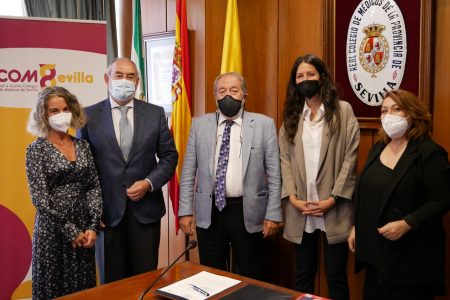 El Colegio de Médicos firma un convenio de colaboración con Plasticosur