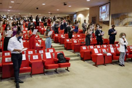 El Colegio de Médicos recibió a los nuevos graduados en Medicina de Sevilla