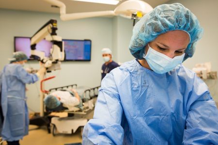 La profesión médica crece un 3,1 % en 2020