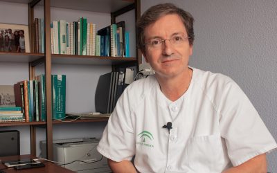 El Dr. José Miguel Cisneros recibe un galardón de la SEIMC por su trayectoria profesional y contribución al desarrollo de la sociedad