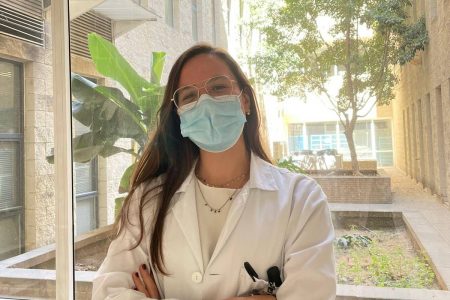 Médica Interna Residente del Hospital Virgen Macarena gana un concurso de una revista científica norteamericana