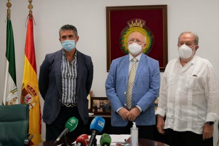 “Los médicos no pueden seguir trabajando en la medicina privada con un coste superior a lo que perciben”
