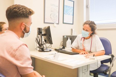 Una cardióloga pediatra del Virgen del Rocío consigue la ‘Beca Menudos Corazones’ por un estudio para medir la capacidad funcional de pacientes pediátricos con cardiopatías congénitas