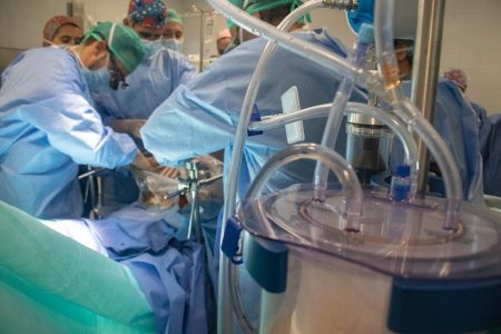 Siete pacientes se han beneficiado ya de la colocación de un corazón artificial en el Hospital Virgen del Rocío