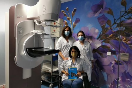 Radiólogos del Hospital de Valme elaboran el primer manual en habla hispana sobre la mamografía con contraste