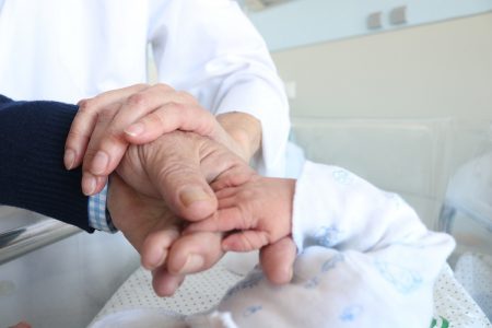 Más de mil nuevos pacientes son atendidos por Alzheimer en el Hospital Universitario Virgen del Rocío