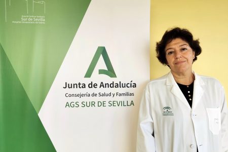 La colegiada Matilde Blanco Benzala, responsable del Área de Salud Mental de Valme galardonada con el Premio de FEAFES ANDALUCÍA, en la modalidad de `Profesional de Reconocido Prestigio” otorgado por la Federación Andaluza de Familiares y Personas con Problemas de Salud Mental.