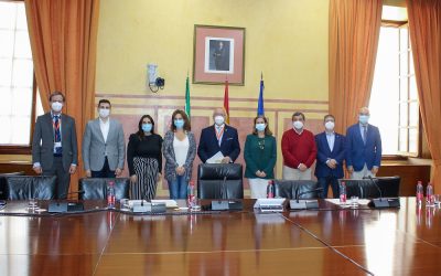 El presidente del Consejo Andaluz de Colegios de Médicos comparece en el Parlamento Andaluz