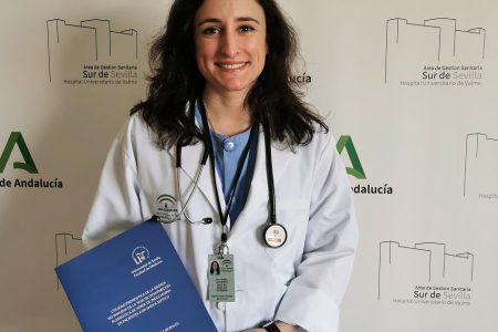 La residente de Medicina Intensiva del Hospital de Valme, Isabel  Gutiérrez Morales, logra doctorarse antes de finalizar su formación MIR