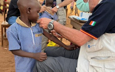 Sanitarios sevillanos vacunan a 9.000 niños en Costa de Marfil