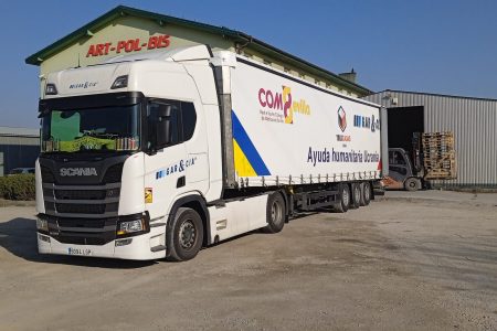 Llegada del camión con ayuda humanitaria