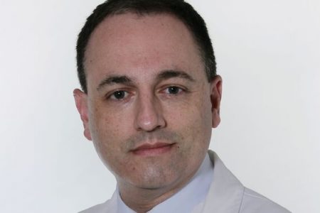 El neurocirujano del Centro de Neurología Avanzada, Andrés Muñoz Núñez, Premio Nacional de Medicina Siglo XXI