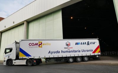 Salida del primer envío con material humanitario hacia Ucrania organizado por el Colegio de Médicos