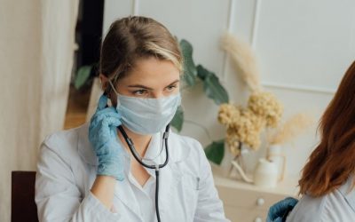 El Consejo General de Médicos inicia un estudio para conocer la carga de trabajo que suponen las guardias en los residentes