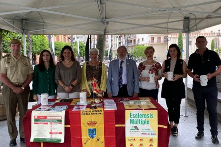 Mesa informativa por el Día Mundial de la Esclerosis Múltiple
