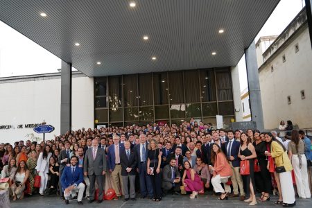 El Colegio de Médicos recibe a los nuevos graduados en Medicina