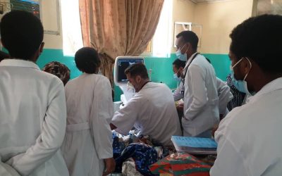 El urgenciólogo del Hospital de Valme Alberto Oviedo desarrolla en Etiopía un proyecto de cooperación internacional en atención emergente