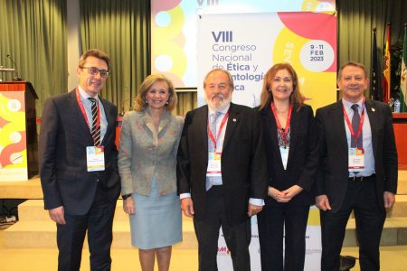 La profesión médica española está a la vanguardia en deontología y en línea con los cambios que demanda la sociedad