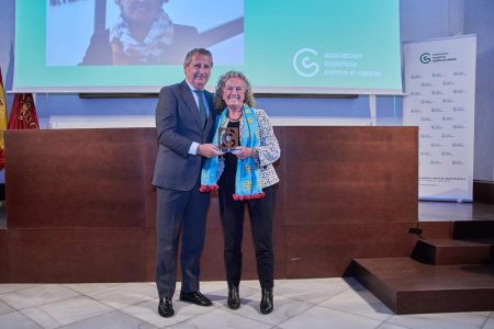 Reconocimiento a la Dra. Casas en los Premios Contra el Cáncer 2023