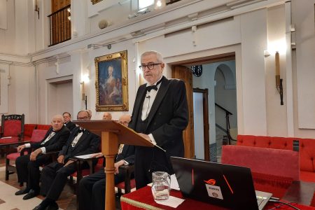 El doctor Carlos Ortiz Leyba, intensivista e internista, nuevo académico de número de la RAMSE