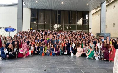 El Colegio de Médicos recibe a los nuevos graduados en Medicina de Sevilla