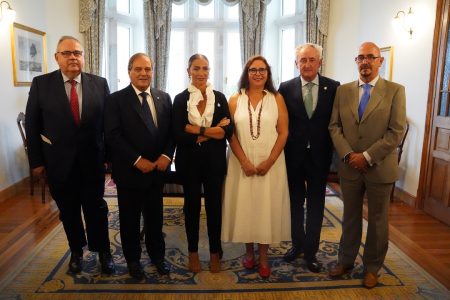 Consejeros de salud insisten en un gran acuerdo nacional por la sanidad en la apertura de la III edición de la Escuela de la Profesión Médica