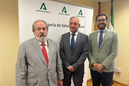 El Colegio de Médicos de Sevilla y el SAS trabajan de forma conjunta en mejoras de la profesión