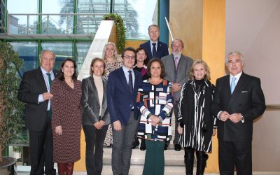El Consejo Andaluz de Colegios de Médicos mantiene una nueva reunión con la Consejera de Salud