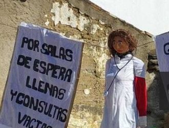 El Colegio de Médicos presenta una denuncia ante la fiscalía por la “Quema del Judas” que representaba al personal sanitario