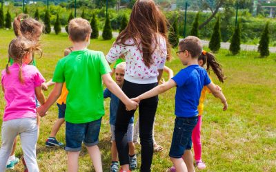 Apoyo a la #FamiliaMédica en verano: ayudas para campamentos y respiro para cuidadores