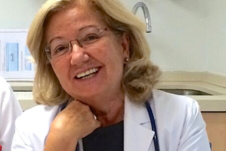 El Ayuntamiento de Alcalá de Guadaira destaca la trayectoria profesional de la pediatra Pilar Camacho