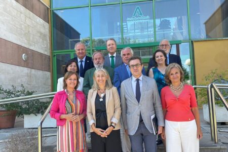 Los médicos andaluces mantienen un primer encuentro con la consejera de Salud