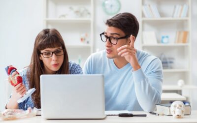 Estudiantes de Medicina abordarán el autocuidado y la representación profesional en los seminarios organizados por la UCM y la OMC