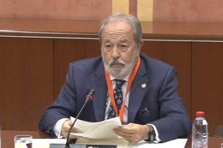 El Consejo Andaluz de Colegios de Médicos comparece en el Parlamento Andaluz