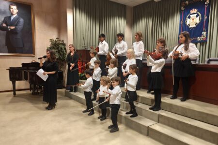 El Colegio de Médicos de Sevilla celebra un concierto infantil de violín y piano en la semana del Médico Sénior