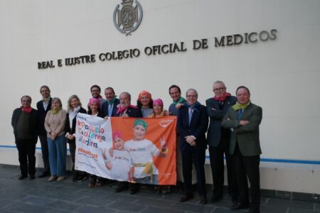 El Colegio de Médicos de Sevilla se une al #PañueloChallengeAladina para homenajear a los niños y adolescentes con cáncer