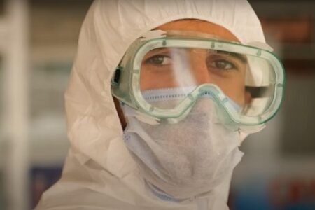 La OMC rinde homenaje a los sanitarios en el 5º aniversario del Estado de Alarma