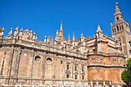 Visitas a la catedral de Sevilla organizadas por la Vocalía de Médicos Séniors en el mes de abril