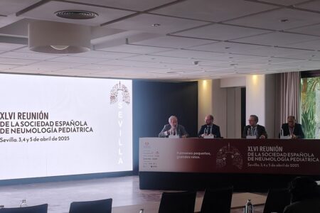 El presidente del Colegio de Médicos inaugura la XLVI Reunión de la Sociedad Española de Neumología Pediátrica