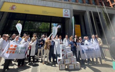 CESM y SMA entregan a Sanidad más de 40.000 firmas de médicos y facultativos que han dicho ‘no’ al borrador de Estatuto Marco