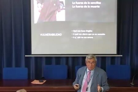 Conferencia del Dr. Carlos Álvarez Leyva sobre la «Vulnerabilidad del ser humano»