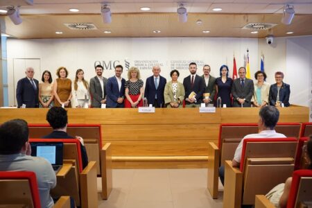 La profesión médica presenta un libro clave para repensar la formación de los especialistas y situar los retos del sistema sanitario en la agenda política